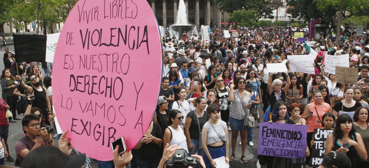 Son cada vez más constantes las manifestaciones para exigir al Gobierno que haga lo propio para que reduzcan los feminicidios. EL INFORMADOR / A. Camacho