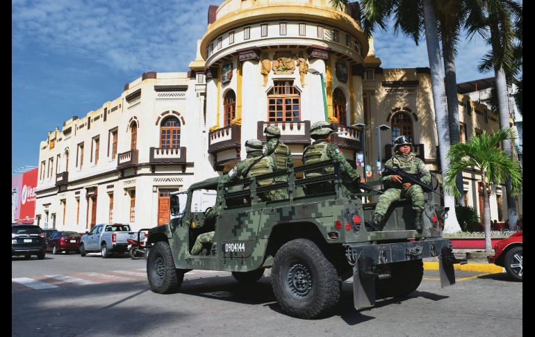 Operativos conjuntos de militares, marinos y Policía Federal patrullan desde el viernes la ciudad de Tapachula. EFE