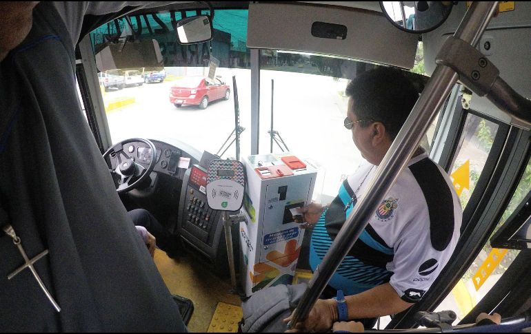 Los transportistas cubren el lector para negar el servicio. ARCHIVO / EL INFORMADOR