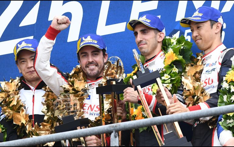 Ahora Alonso (C) planea participar en la edición 2020 del Rally Dakar. AFP/F. Tanneau