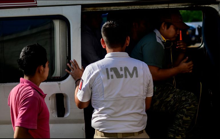La detención de centromericanos se realiza en el marco del reforzamiento de operativos para frenar el flujo de migrantes que atraviesan México rumbo a EU. AFP/ARCHIVO