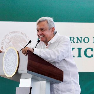 Tras votación a mano alzada, AMLO cancela Metrobús en La Laguna