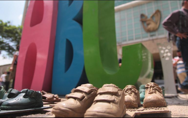 El acto fue calificado por los padres de las víctimas como un ''acto insensible''. Hasta el momento se desconoce quién o quiénes pudieron ser los responsables del hecho. NTX / ARCHIVO