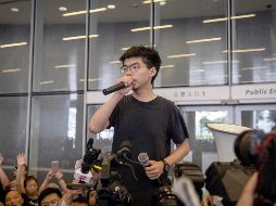 Wong es liberado luego de que se registrara una gigantesca manifestación, conformada por cerca de dos millones de personas, contra el gobierno autónomo y Beijing. EFE / R. Pilipey