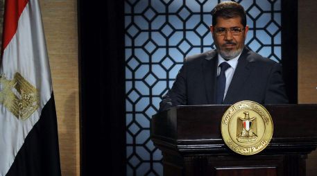 Morsi fue el primer presidente electo democráticamente en Egipto, por un corto mandato entre 2012 y 2013, antes de ser separado del cargo por los militares. AFP / ARCHIVO