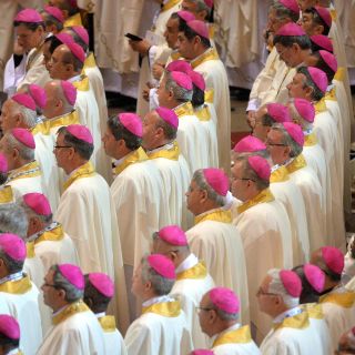 El Vaticano abre debate sobre sacerdotes casados en zonas aisladas