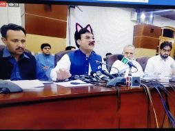 Las imágenes de los ministros con orejas y bigotes de gato se propagaron rápidamente en Internet. TWITTER / @MohsinBilalKhan