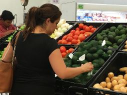 En los mercados de Guadalajara, Jalisco, el kilogramo de fruto verde y el de cebolla no registraron movimiento y se vendieron en 80 y15 pesos. NTX/ ARCHIVO
