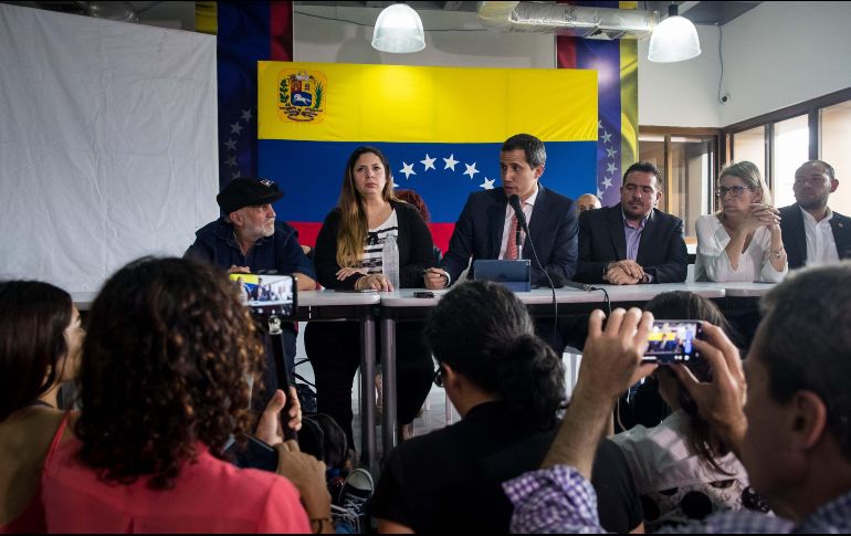 Guaidó pidió una pesquisa a las autoridades colombianas y relevó de sus responsabilidades a dos de los supuestos implicados, Rossana Barrera y Kevin Rojas. EFE/M. Gutiérrez