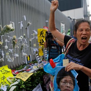 Líder de Hong Kong se disculpa tras protestas pero no retira ley