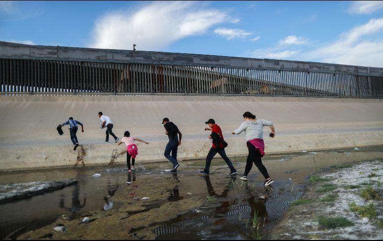 El último mes ha sido especialmente trágico en la frontera entre Estados Unidos y México, zona donde 23 personas murieron desde el pasado 30 de mayo. AFP/ARCHIVO