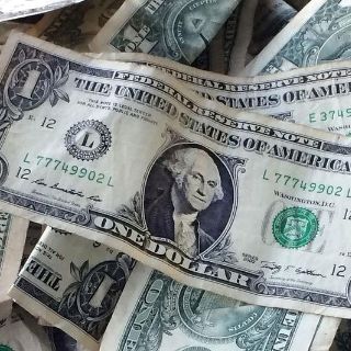 Dólar cede, se vende hasta en 19.42 pesos en bancos