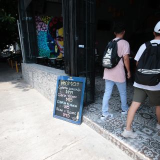 Uno de cada dos alumnos de UdeG consigue alcohol cerca de su plantel: FEU