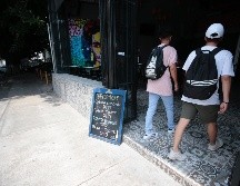 La encuesta arrojó que la mitad de ellos comenzaron a ingerir bebidas alcohólicas en edad de preparatoria: 15-18 años. EL INFORMADOR / ARCHIVO