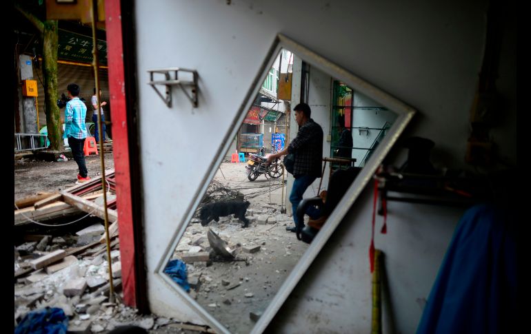 scombros en inmuebles y una calle de Yibin. AFP