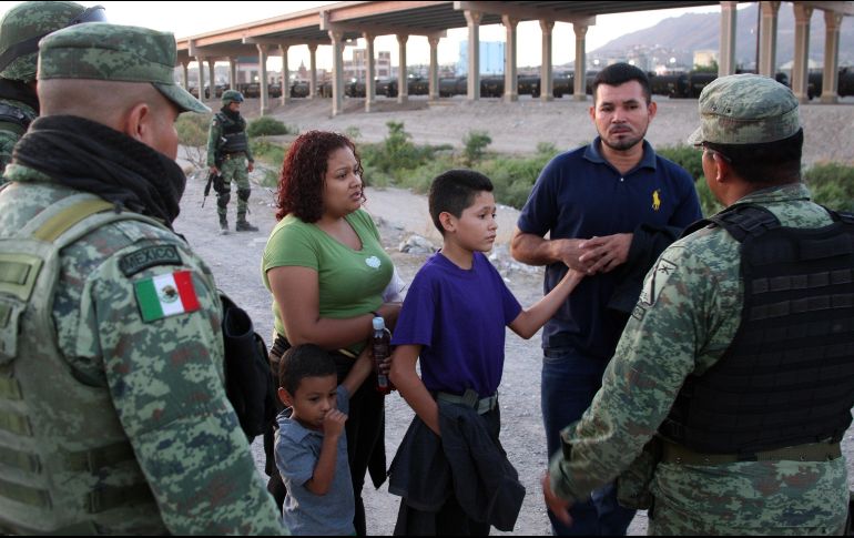 Autoridades desalientan en Ciudad Juárez el cruce de migrantes