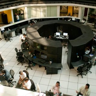 La Bolsa Mexicana revierte tendencia y gana