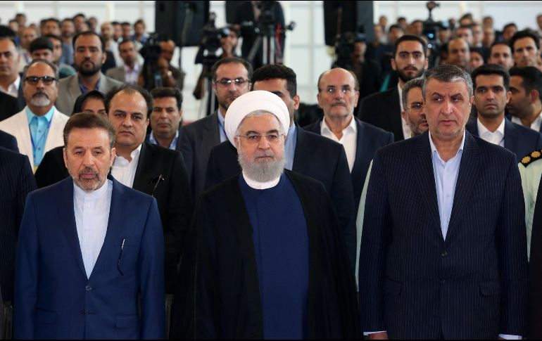 Hasán Rohaní (centro), presidente de Irán. La república islámica y EU viven una relación tensa luego la retirada unilateral estadounidense en 2018 del acuerdo nuclear. EFE/Oficina presidencial