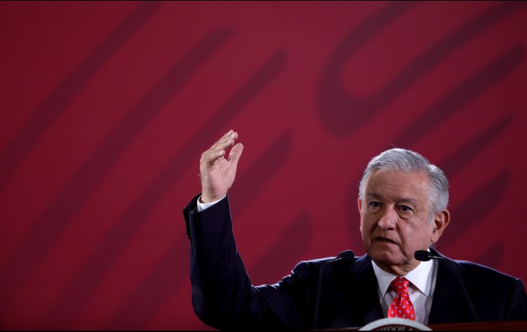 López Obrador señala que las plantas de Pajaritos, en Veracruz y de Lázaro Cárdenas, en Michoacán son algunas de las que se revisan. EFE / S. Gutiérrez