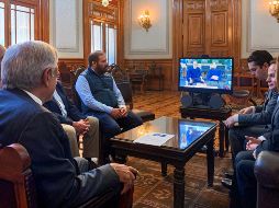 Ayer martes, el Presidente tuvo una video llamada con el creador de Facebook a quien le pidió que participe en llevar internet a las comunidades más lejanas del paí. NTX/ ARCHIVO