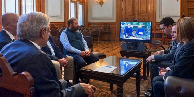 Mark Zuckerberg est&aacute; dispuesto a ayudar al gobierno mexicano: AMLO