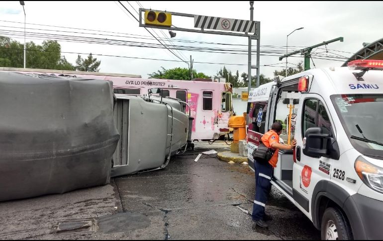 Tomó sólo 14 minutos restablecer el servicio del Tren Ligero. ESPECIAL / Protección Civil Jalisco