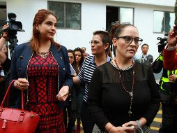 La abogada de la familia (izq) señala que las autoridades no les han entregado la carpeta de investigación, pese a que la solicitaron hace días. NTX / F. Estrada