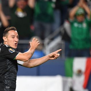 México vence a Canadá con doblete de Guardado