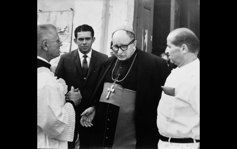Abelardo con el Cardenal José Garibi Rivera y Don Jorge Dipp. 