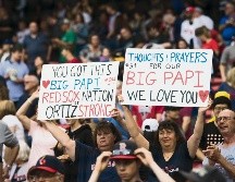 La afición de los Red Sox sigue mostrando su apoyo hacia David Ortiz, quien evoluciona favorablemente luego de haber recibido un balazo hace 10 días. AFP / K. Riley