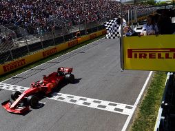 Lewis Hamilton de Mercedes ganó en Montreal un gran premio que acabó con polémica debido a la sanción de cinco segundos impuesta a Sebastian Vettel, que había cruzado primero la meta. FACEBOOK / Scuderia Ferrari