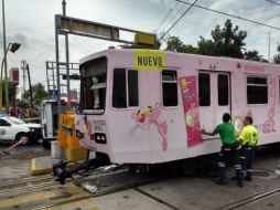 En el video captado por cámaras cercanas al punto, se aprecia cuando la parte frontal del vagón choca con el camión.  ESPECIAL/  Protección Civil Jalisco