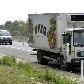 Hungría da cadena perpetua a responsables de la muerte de 71 refugiados