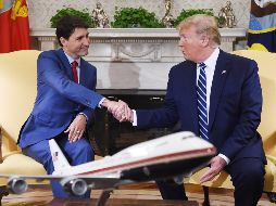 En la agenda entre Trudeau (i) y Trump hay un cara a cara en la Oficina Oval de la Casa Blanca y un almuerzo de trabajo con sus respectivos equipos. AP/The Canadian Press/S. Kilpatrick