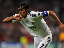 Raúl desarrolló la mayor parte de su carrera en el Real Madrid, entre 1994 y 2010, ganando seis títulos de Liga y tres Ligas de Campeones. AFP/J. Soriano