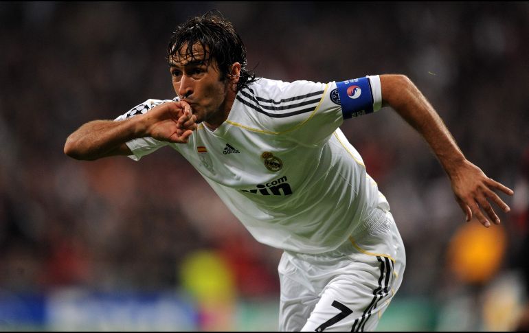 Raúl desarrolló la mayor parte de su carrera en el Real Madrid, entre 1994 y 2010, ganando seis títulos de Liga y tres Ligas de Campeones. AFP/J. Soriano