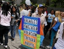 Entre protestas, venezolanos reciben a Michelle Bachelet