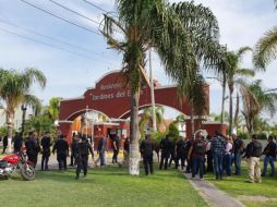 Después de la agresión, elementos de la Policía de Tlajomulco y de la Fiscalía se dirigieron al lugar para comenzar con las investigaciones. EL INFORMADOR/ S. Blanco