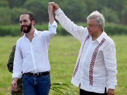 El mandatario salvadoreño tomó el hecho con una sonrisa y solo quedo en una anécdota de la firma del convenio de cooperación entre ambas naciones. AFP / A. Estrella