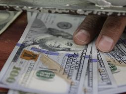 La moneda se compró en un mínimo de 17.90 pesos en bancos de la capital. EL INFORMADOR/ARCHIVO