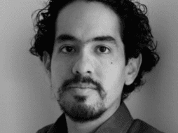 Comensal señaló que quería escribir historias del cáncer para establecer un diálogo sobre la enfermedad desde una perspectiva un tanto irreverente y en un tono ligero. TWITTER / @jorgecomensal