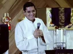 El sacerdote dio la misa de despedida de Leonardo. EFE