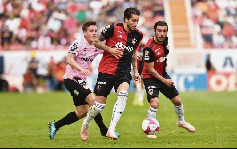El argentino (al centro) jugó en el duelo donde los Zorros vencieron al Cartaginés de Costa Rica, en el último día de trabajo en la Riviera Maya. IMAGO7