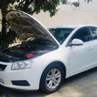 Detienen a tres sujetos por presunto robo de computadoras de carros en Providencia