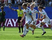 Alexandra Popp (#11) anota el primer gol del partido al 20'. AFP/J-P. Clatot
