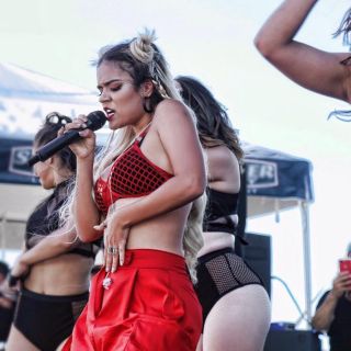 El amor inspira a la cantante Karol G