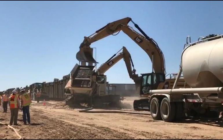 En la grabación se aprecian diversos trabajos que se realizan para la construcción de la valla. TWITTER/@realDonaldTrump
