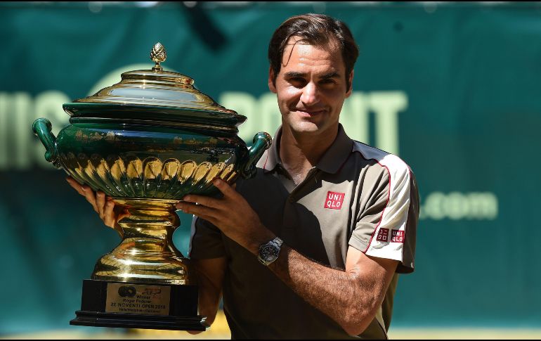 Este fue el título 102 en individuales en la carrera de Federer, quien sigue invicto esta temporada sobre hierba. AFP / C. Jaspersen