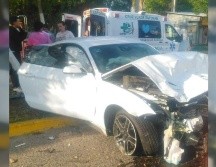 El choque se registró la mañana de este domingo en el cruce de avenida Tepeyac y Playa de Hornos, en el municipio de Zapopan. ESPECIAL / Protección Civil Zapopan