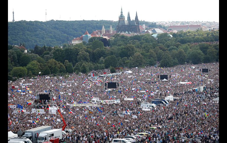 El parque de Letná fue el punto reunión de la multitudinaria protesta en Praga. AP/P. Josek